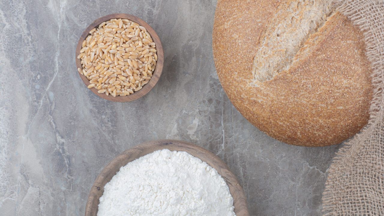 Qual a diferença entre farinha branca e farinha integral?